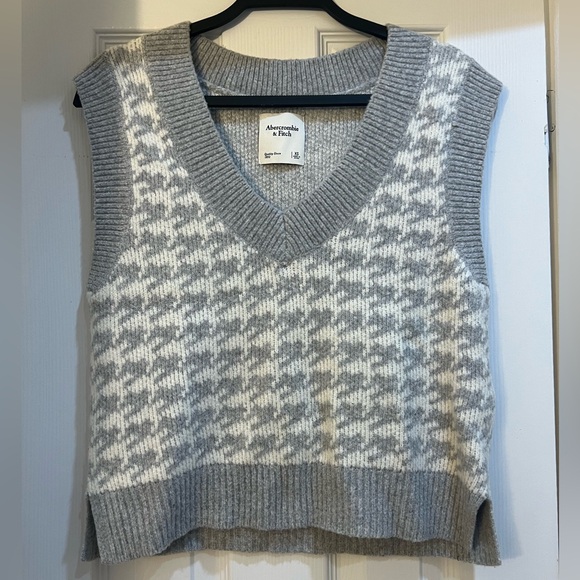 Abercrombie and Fitch Oversized Sweater Vest - Picture 1 of 5